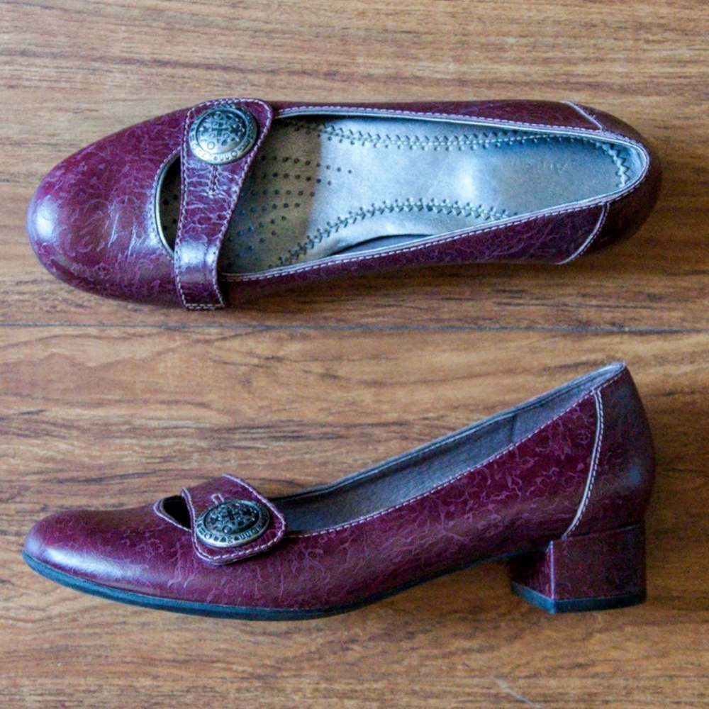Clarks Leather Burgandy Wine Embossed Mary Janes